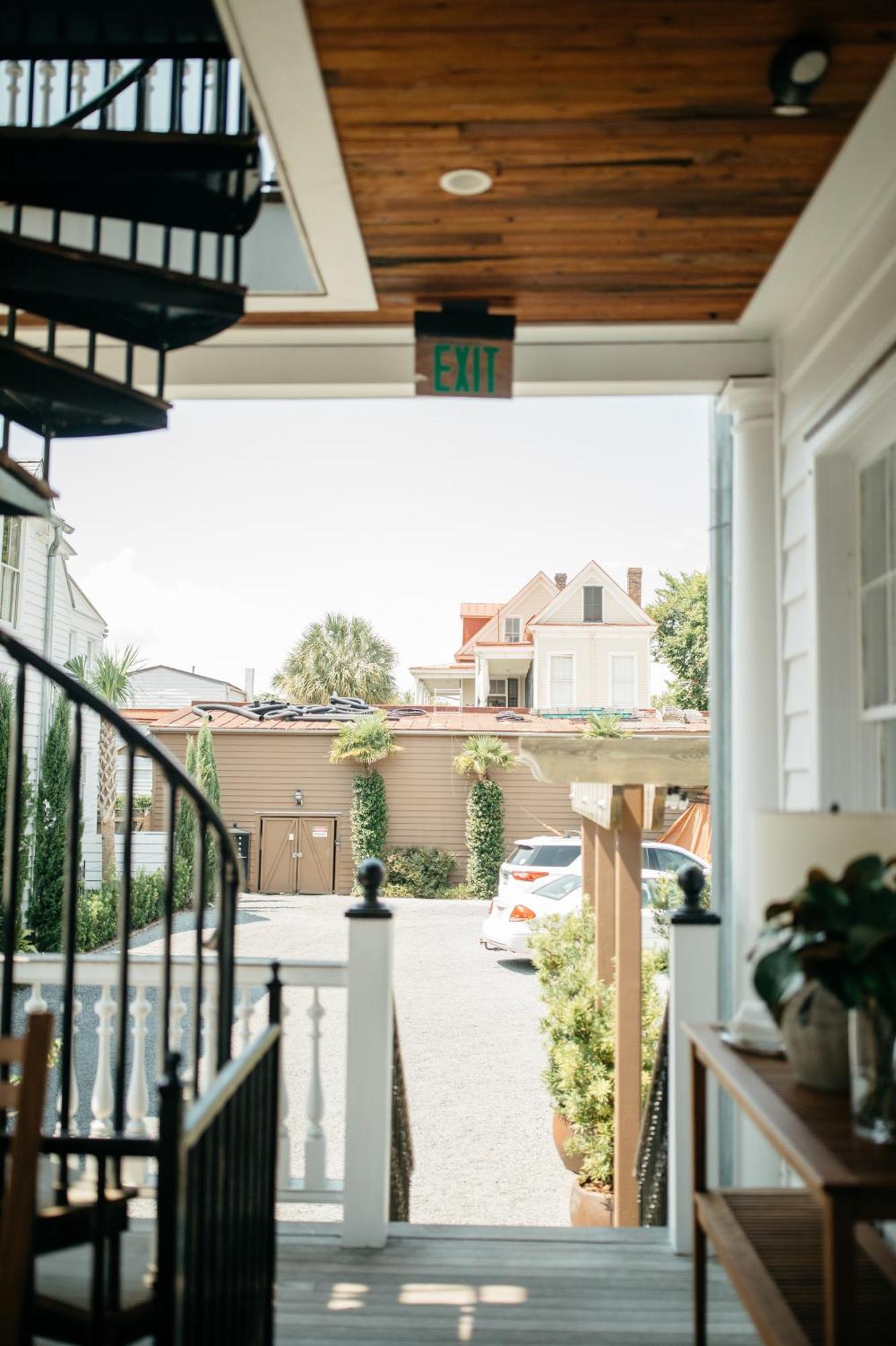 The Charlestonian Aparthotel Bilik gambar