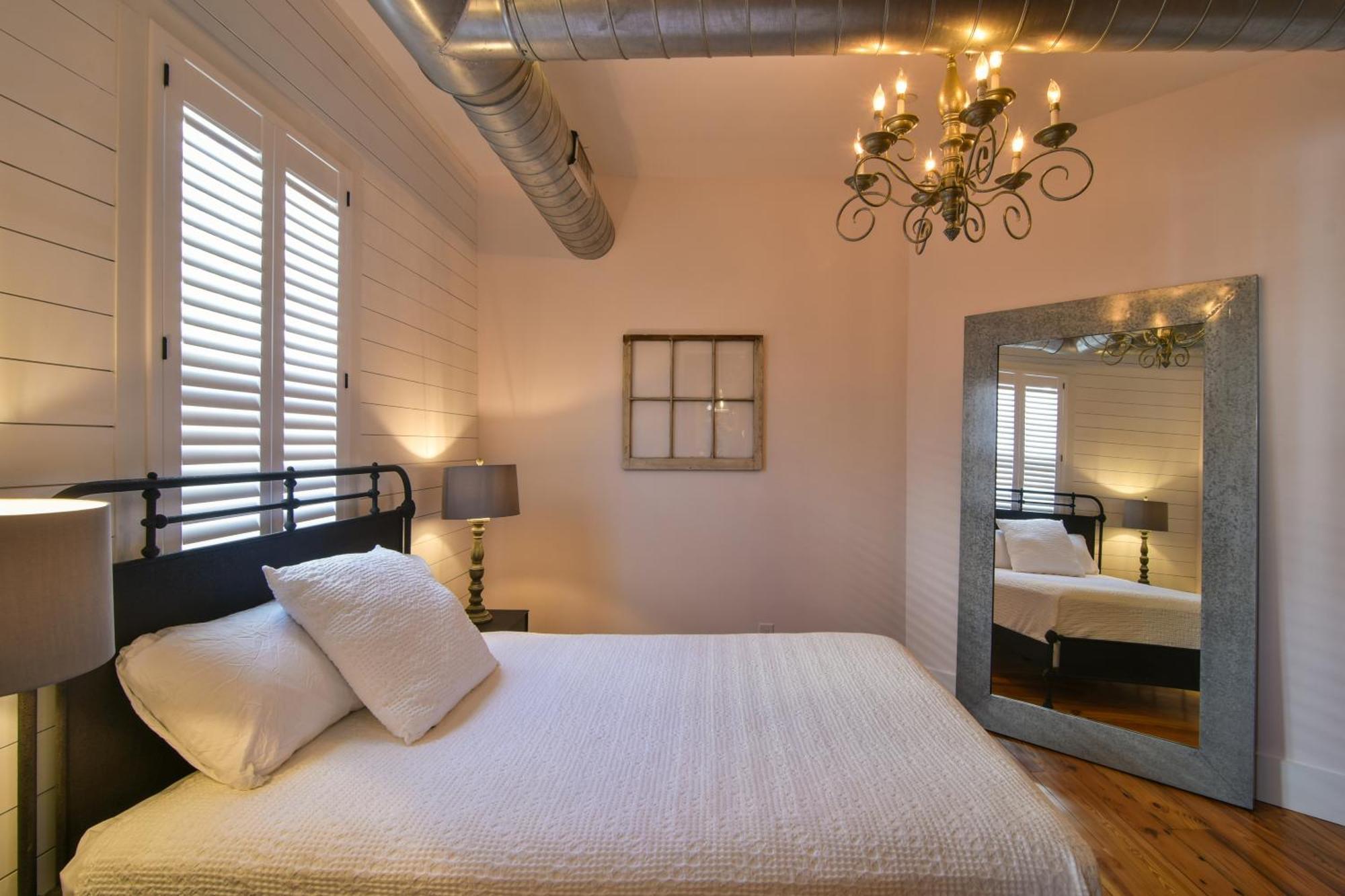 The Charlestonian Aparthotel Bilik gambar